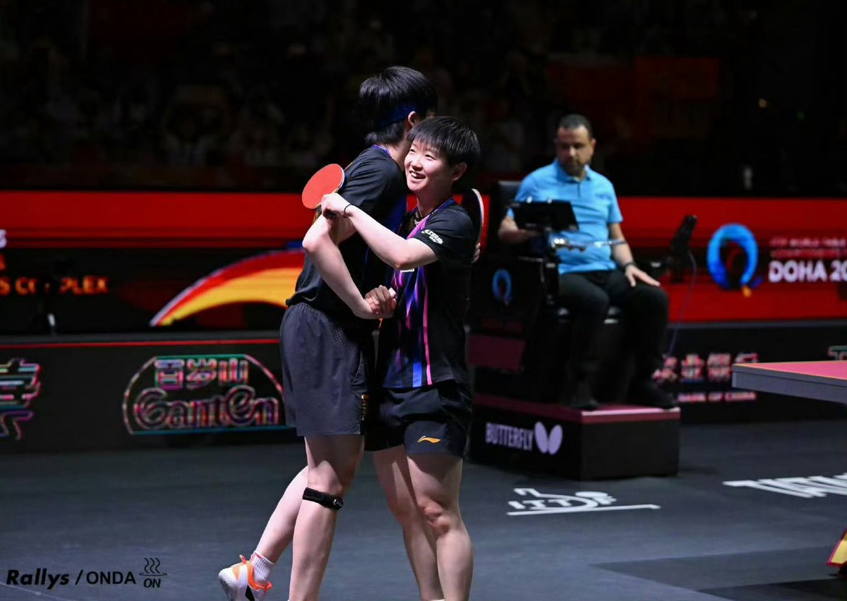 littlechuqin's tweet photo. คู่ผสมที่ดีที่สุดในโลก ซาโถวทำได้ แชมป์โลก 3 สมัยซ้อน 🏆🏆🏆

#WangChuqin
#SunYingsha
#ShaTou https://t.co/VSgdTaQCjs