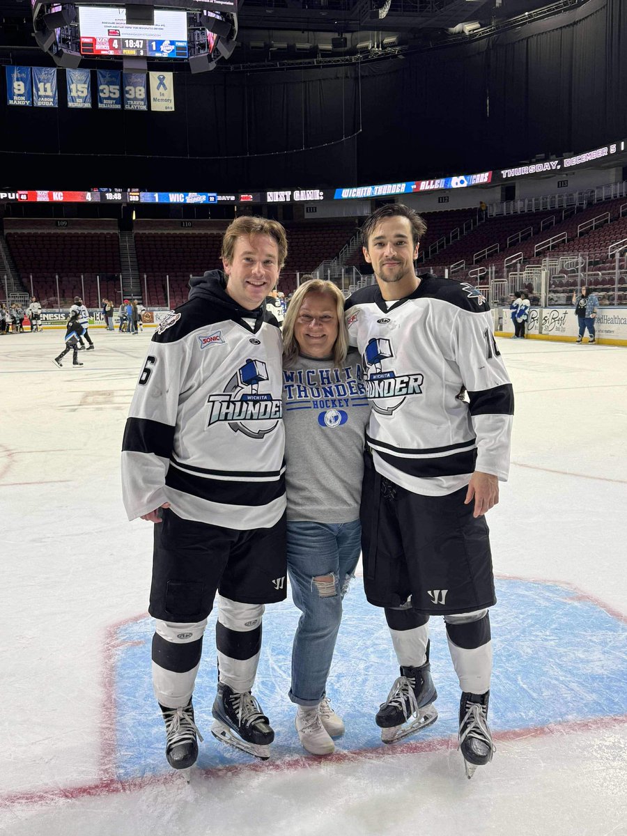 Wichita_Thunder's tweet photo. They aren’t related, but they are basically brothers. #HAPPYBROTHERSDAY @kobewalker21_ @tjlloyd_7 https://t.co/pEyz1qVLzC