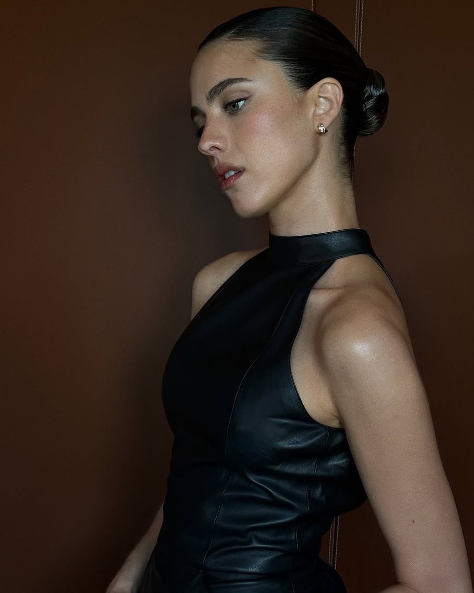 bestofmargaret's tweet photo. Margaret Qualley for the “Honey Don’t!” photocall #Cannes2025 https://t.co/smIOF0dxcz