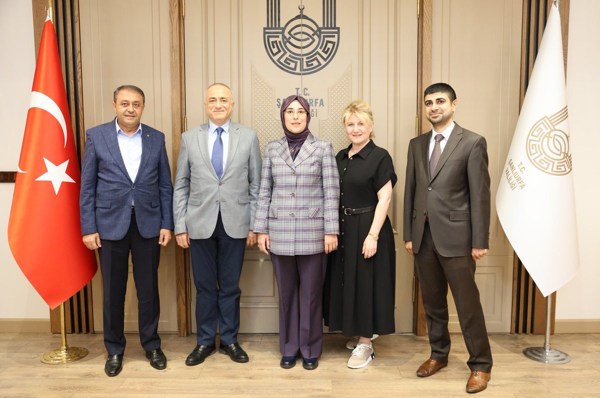CEVAHİR ASUMAN YAZMACI (@cyazmac) on Twitter photo Değerli ağabeyim Murat Fehmi Bozanoğlu, kıymetli eşi Seda Bozanoğlu ve Ahmet Küçük kardeşimizle Şanlıurfa Valimiz Sayın Hasan Şıldak'ı ziyaret ettik.
Sayın Valimiz <a href="/hasansildak/">Hasan ŞILDAK</a>’a misafirperverlikleri için teşekkür ederim. Değerli ağabeyim Murat Fehmi Bozanoğlu, kıymetli eşi Seda Bozanoğlu ve Ahmet Küçük kardeşimizle Şanlıurfa Valimiz Sayın Hasan Şıldak'ı ziyaret ettik.
Sayın Valimiz <a href="/hasansildak/">Hasan ŞILDAK</a>’a misafirperverlikleri için teşekkür ederim.
