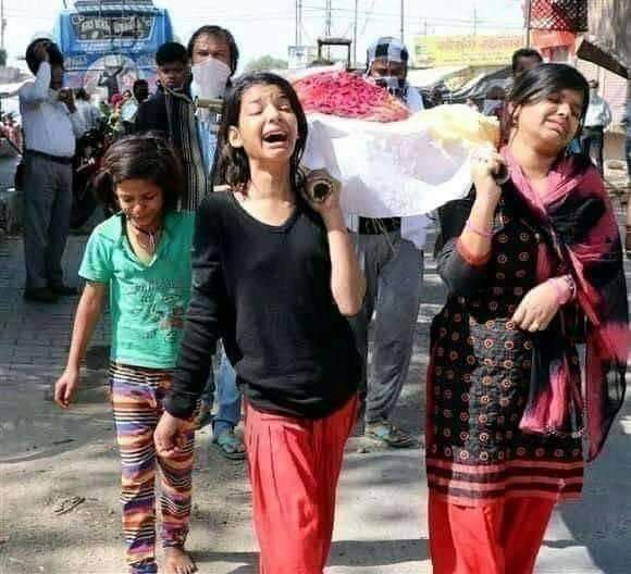 भले ही आप किसी प्रदेश के "मुख्य सचिव" ही क्यूँ ना हों...

यदि सरकार आपका वेतन 8/8 साल तक रोक ले तो आप भी हीनभावना, अवसाद, और गम्भीर समस्याओं की चपेट में आ जाएंगे. 

सहायक अध्यापक/शिक्षामित्र तो बहुत छोटा सा पद है. 
सोचिए, इनपर क्या बीत रही होगी.?
<a href="/UPGovt/">Government of UP</a> <a href="/CMOfficeUP/">CM Office, GoUP</a> <a href="/ChiefSecyUP/">S.P. Goyal, Chief Secretary, GoUP</a>