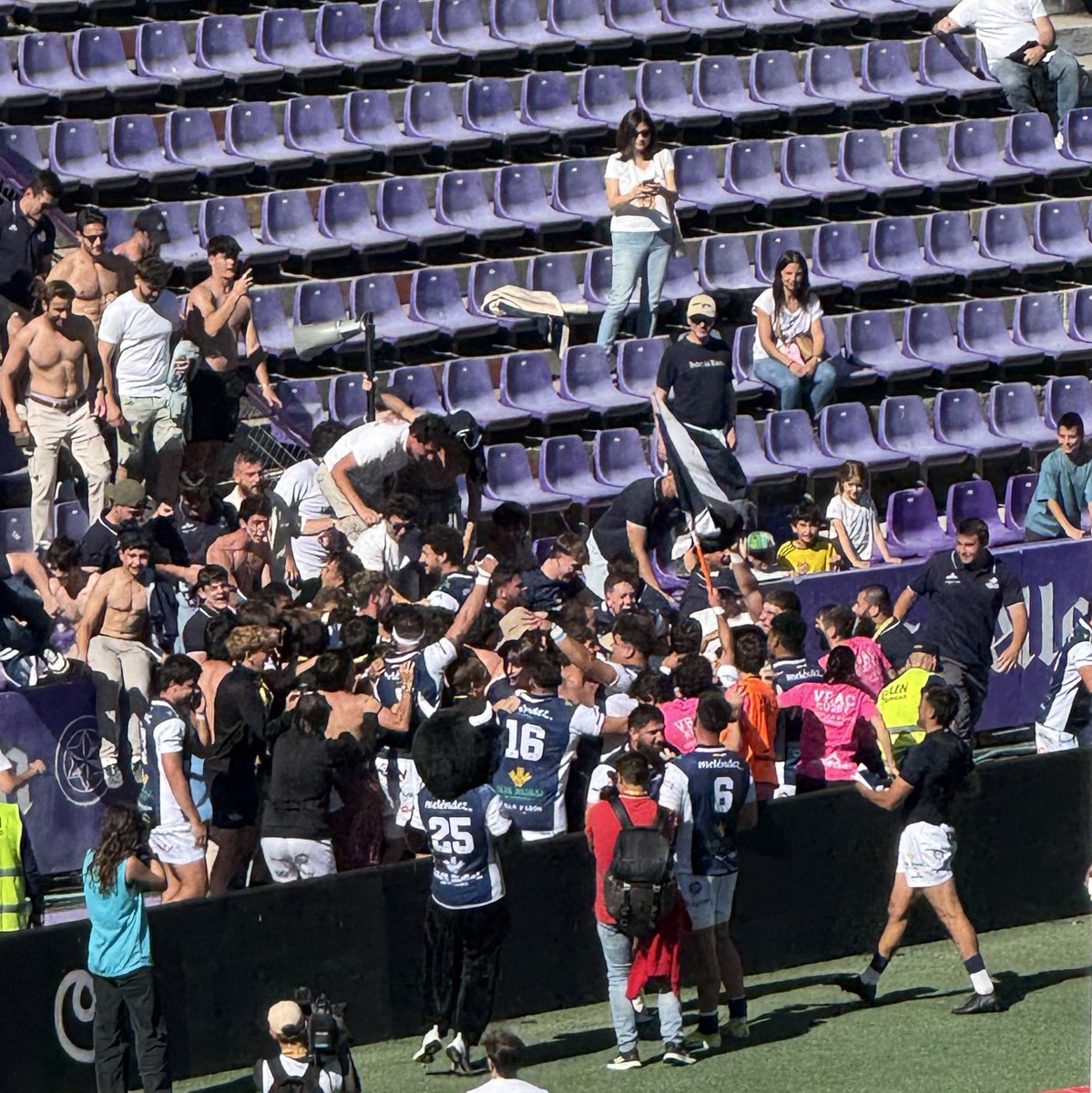 ENHORABUENA <a href="/VRAC/">🧀 VRAC 🧀</a> Quesos Entrepinares CAMPEÓN Copa #NTT_DATA Copa del Rey <a href="/ferugby/">España Rugby</a> 

#CastillaYLeonEsRugby