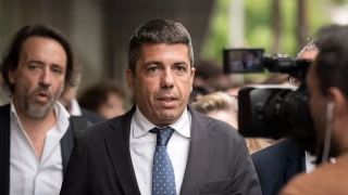 🤪𝐒𝐄𝐑Á 𝐆𝐈𝐋𝐈𝐏𝐎𝐋𝐋𝐀𝐒🤪

Mazón pide una reunión a las 3 asociaciones mayoritarias de víctimas de la dana y les ha recriminado que se hayan visto antes con el presidente del Gobierno, Pedro Sánchez, y la presidenta de la  Comisión Europea, Úrsula Von der Leyen, que con él