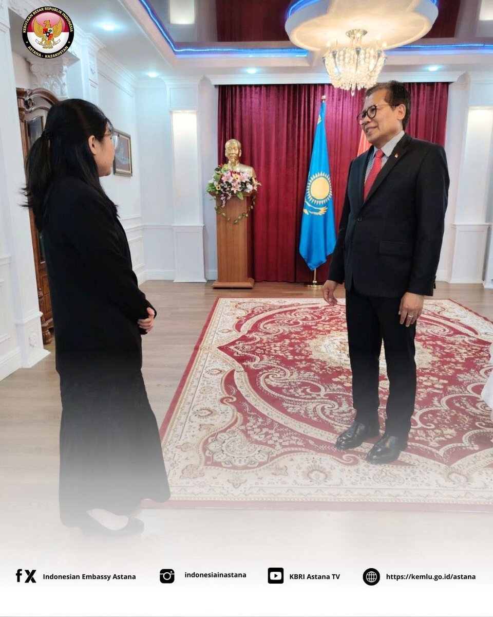 The Indonesian Ambassador of the Republic of Indonesia in Astana, Dr. M Fadjroel Rachman, filled out a condolence book for the passing of former President of the Socialist Republic of Vietnam, HE. Tran Duc Luong, at the Vietnam Embassy in Astana, May 24, 2025.

#inidiplomasi