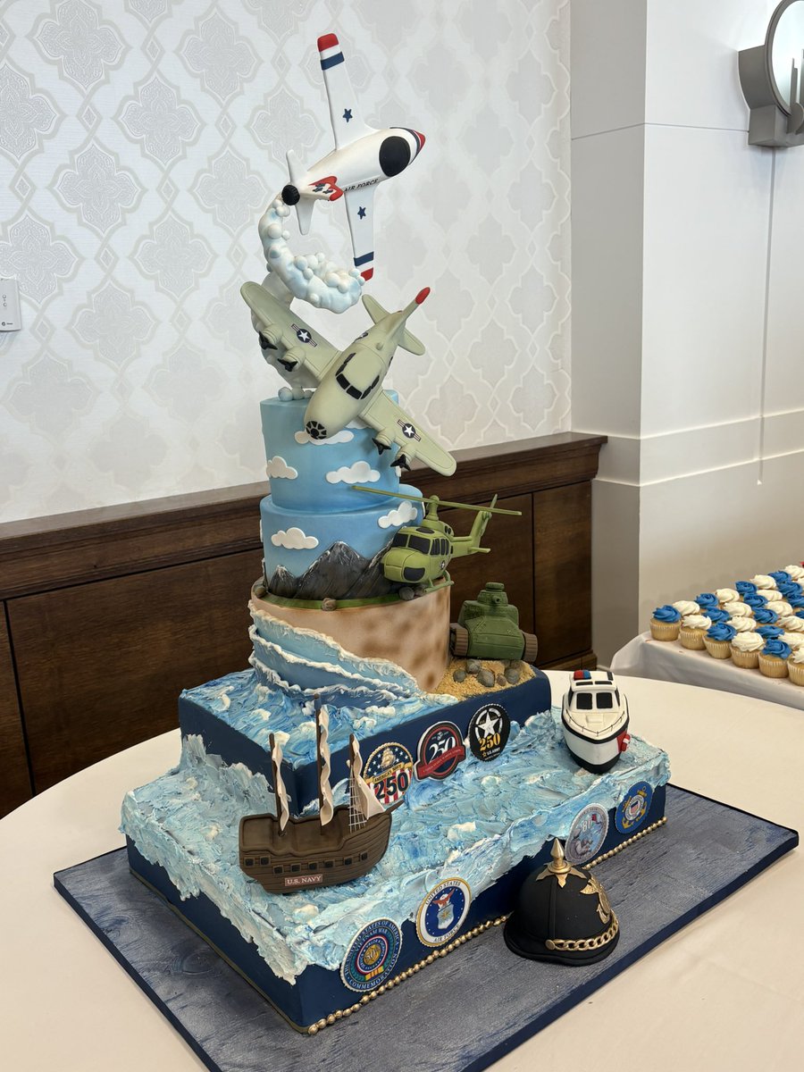 Epoch 5 was honored to start off Memorial Day Weekend celebrations at Jones Beach, complete with the cutting of a custom cake to celebrate our military. Come this weekend to the
<a href="/fourleaffcu/">FourLeaf Federal Credit Union</a> Air Show to see incredible aviation demonstrations! 

#MemorialDay #longisland