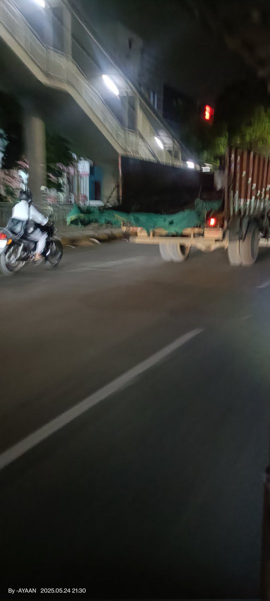 Could not capture vehicle number but it's very unsafe to ride next to vehicles carrying metal rods protruding out of it. This was near musarambagh metro station at 9:30pm today
<a href="/HYDTP/">Hyderabad Traffic Police</a> <a href="/hydcitypolice/">Hyderabad City Police</a>