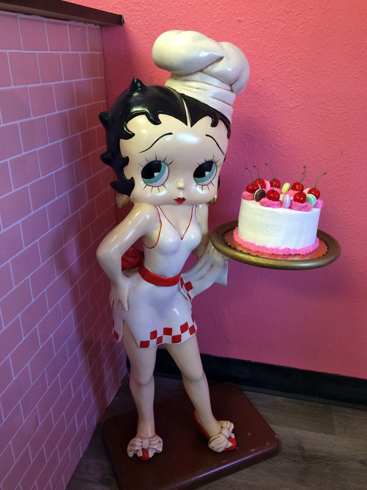PBJelly10361487's tweet image. Betty Boop and cake. It&apos;s shaping up to be a decent Saturday.
