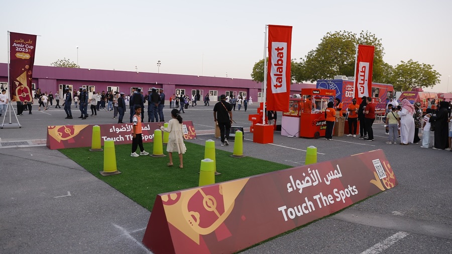 GulfTimes_QATAR's tweet photo. 🎉 Fan fever in full swing! 📸 A glimpse of the electrifying energy outside Khalifa International Stadium 🏟️ as supporters gear up for the big #AmirCup finale! 💥⚽
pictures source : @QFA_EN
#AmirCup2025 #Qatar #MatchDay #StadiumRules #FanSafety #PublicSafety #QatarEvents #KhalifaStadium #FootballFans #StaySafe
