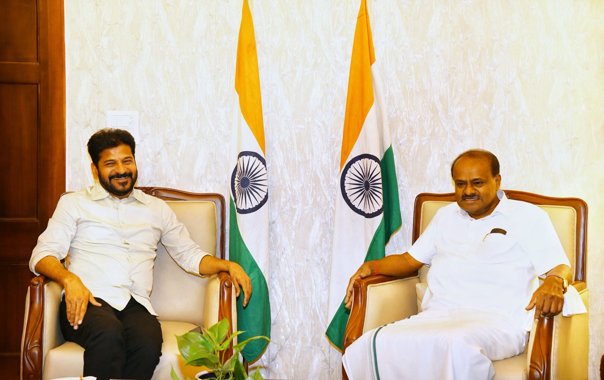 Lok Poll (@lokpoll) on Twitter photo Delhi | #Telangana CM #RevanthReddy (<a href="/revanth_anumula/">Revanth Reddy</a>) called on #HDKumaraswamy (<a href="/hd_kumaraswamy/">ಹೆಚ್.ಡಿ.ಕುಮಾರಸ್ವಾಮಿ | H.D.Kumaraswamy</a>)-Union Minister for Steel and Heavy Industries, today Delhi | #Telangana CM #RevanthReddy (<a href="/revanth_anumula/">Revanth Reddy</a>) called on #HDKumaraswamy (<a href="/hd_kumaraswamy/">ಹೆಚ್.ಡಿ.ಕುಮಾರಸ್ವಾಮಿ | H.D.Kumaraswamy</a>)-Union Minister for Steel and Heavy Industries, today