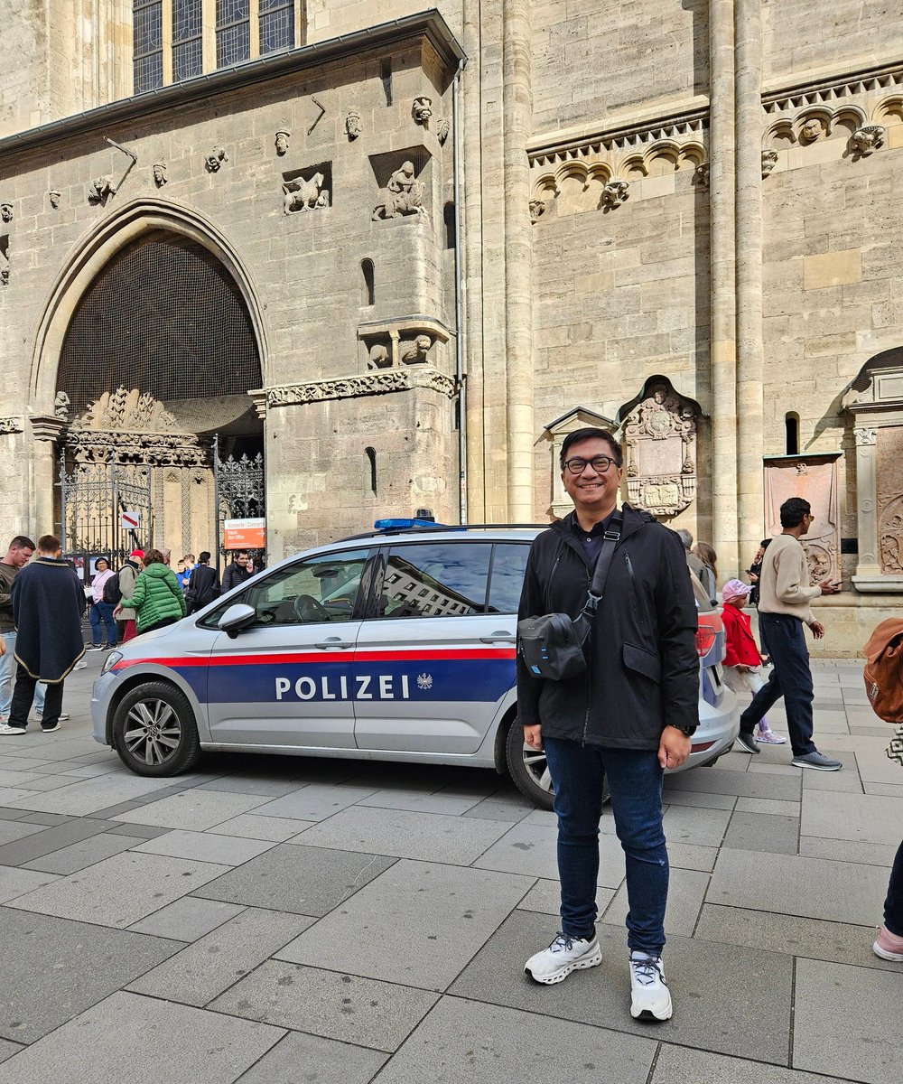 A quick "hello" to our kind police officers of Vienna, Austria. Danke [thank you] and see you again soon.

#Polizei
#Napolcom