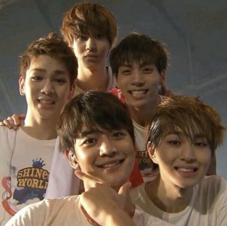 venusasjjong's tweet photo. i'm so happy that the universe aligned us all in the same timeline, and allowed for shinee to exist 💎
17 years ago, 5 stars aligned and formed my family ✨🩵
#SHINee #SHINee_17th_Debut_Anniversary #SHINee_PoetlArtist #SHINeeWORLDVII_ESSAY #shineeweek https://t.co/vVgupKtHn8