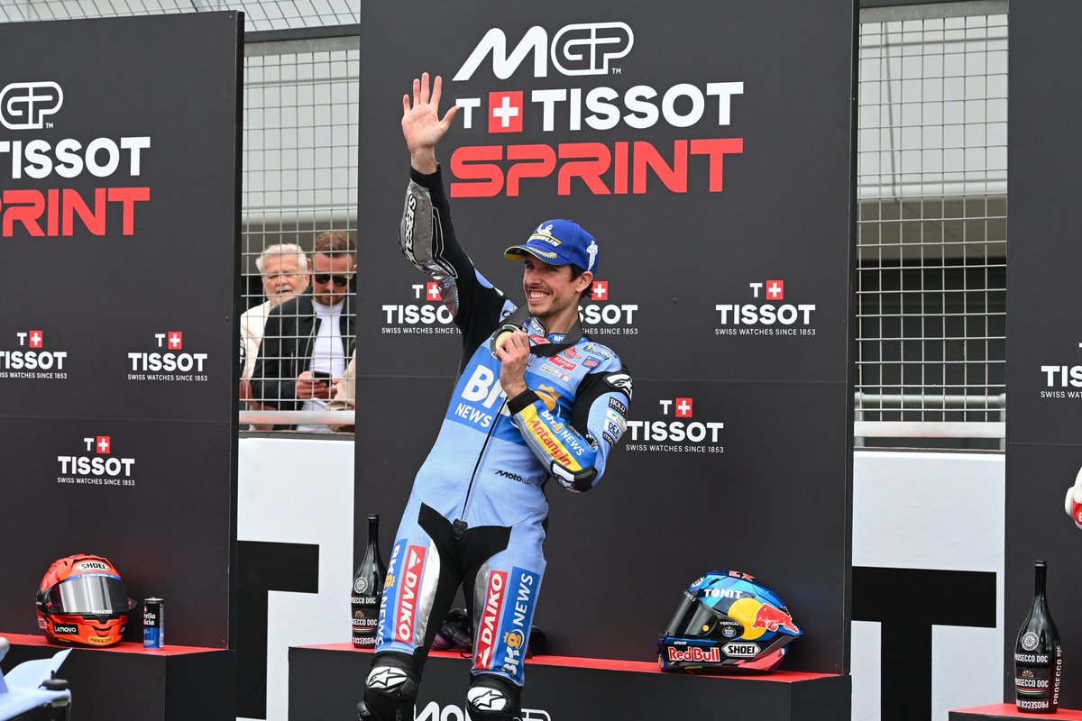1st sprint race win of the year for <a href="/alexmarquez73/">Alex Márquez</a> at the #BritishGP 👏👏👏

#MichelinMotoGP