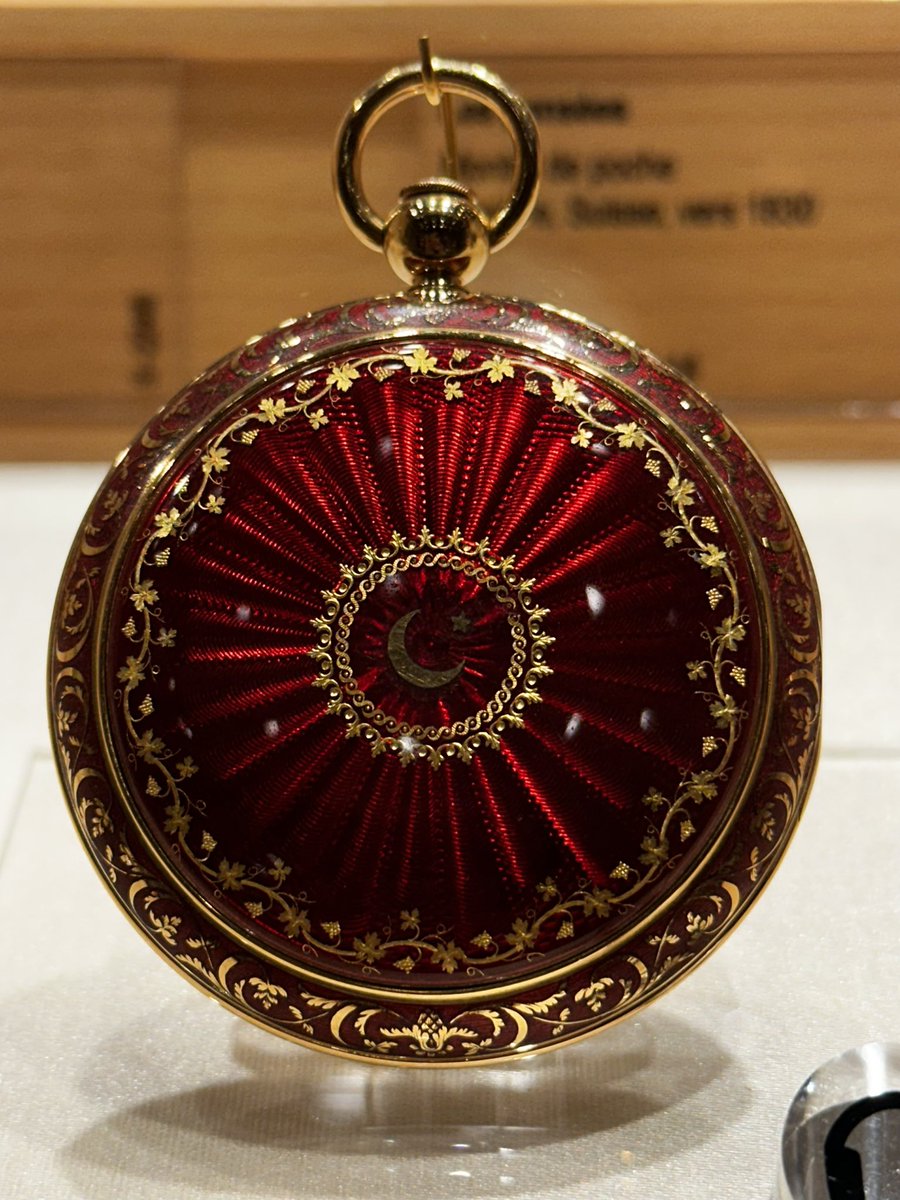 Patek Philippe Müzesi’nde sergilenen, Osmanlı dönemine ait 1807 yılına ait bir köstekli saat 
#Türk 🇹🇷