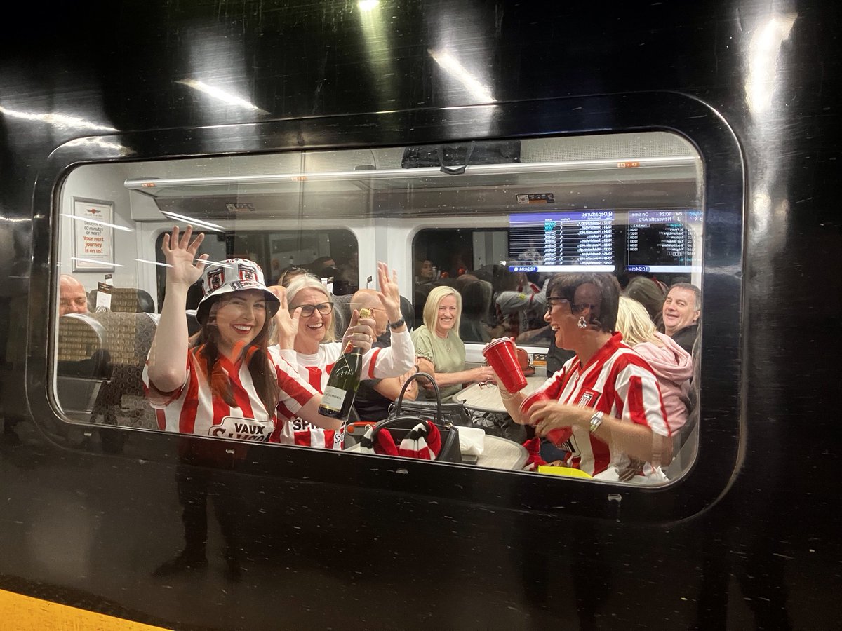 We waved these ladies off to #Wembley on Friday. Perhaps they’ll have a bottle for the return journey? Congrats to all at ⁦<a href="/SunderlandAFC/">Sunderland AFC</a>⁩ !
⁦<a href="/BBCNEandCumbria/">BBC North East</a>⁩ ⁦<a href="/BBCSport/">BBC Sport</a>⁩ #Sunderland