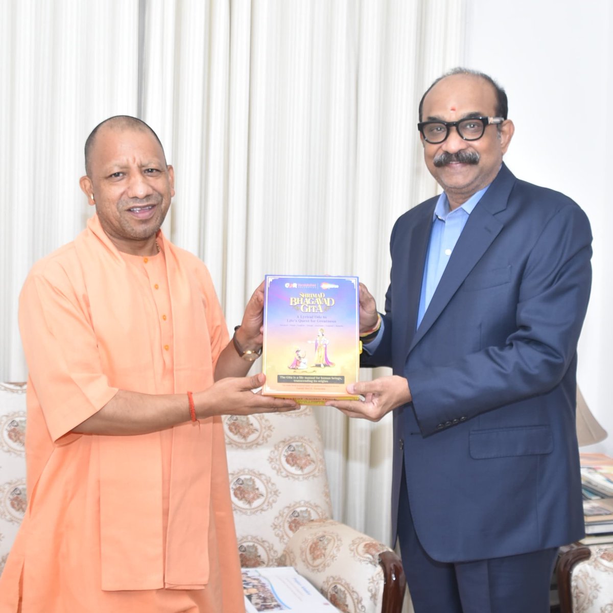 CM Office, GoUP (@cmofficeup) on Twitter photo #UPCM <a href="/myogiadityanath/">Yogi Adityanath</a> से दिल्ली स्थित उत्तर प्रदेश सदन 'त्रिवेणी' में जीएमआर ग्रुप के बिजनेस चेयरमैन (एनर्जी एंड इंटरनेशनल एयरपोर्ट्स) श्री श्रीनिवास बोम्मिडला जी ने शिष्टाचार भेंट की। #UPCM <a href="/myogiadityanath/">Yogi Adityanath</a> से दिल्ली स्थित उत्तर प्रदेश सदन 'त्रिवेणी' में जीएमआर ग्रुप के बिजनेस चेयरमैन (एनर्जी एंड इंटरनेशनल एयरपोर्ट्स) श्री श्रीनिवास बोम्मिडला जी ने शिष्टाचार भेंट की।
