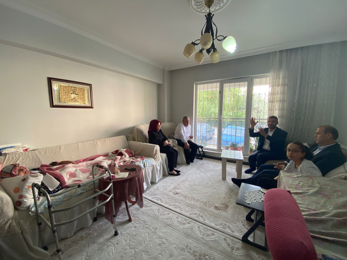 📍Güneşevler Mahallesi

Milletvekilimiz <a href="/orhanyegin/">Orhan YEGİN</a>, Yönetim Kurulu Üyemiz ve Mahalle Başkanımız işe birlikte Güneşevler Mahallemizde ikamet eden Hafize teyzemize geçirmiş olduğu rahatsızlıktan dolayı geçmiş olsun ziyaretinde bulunduk, hayır duasını aldık.

#KalbimizAltındağ