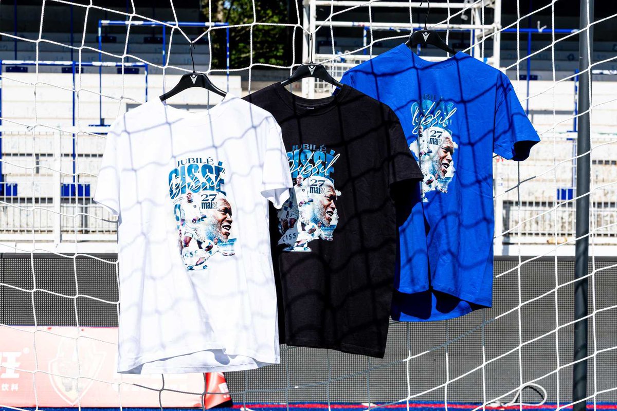 AJA's tweet photo. 👕 Et vous, vous vous habillez comment pour venir au jubilé de @DjibrilCisse ? 😃

T-shirts, sweats, mugs, ballons… tout est déjà dispo en boutique ! 🎉

#TeamAJA https://t.co/3H4iq6kMNp