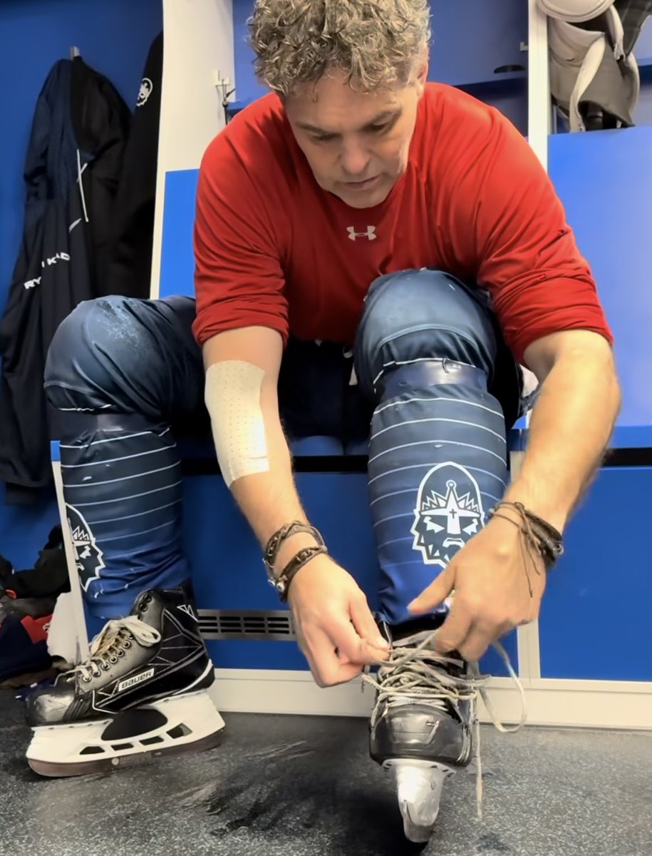 Jagr’s Supreme 1S boots still goin’ 💪 

Likely wasn’t this pair specifically, but the 1S model was the boot he wore for his last NHL games in 2017 ⛸️

📸:<a href="/68Jagr/">Jaromir Jagr</a>