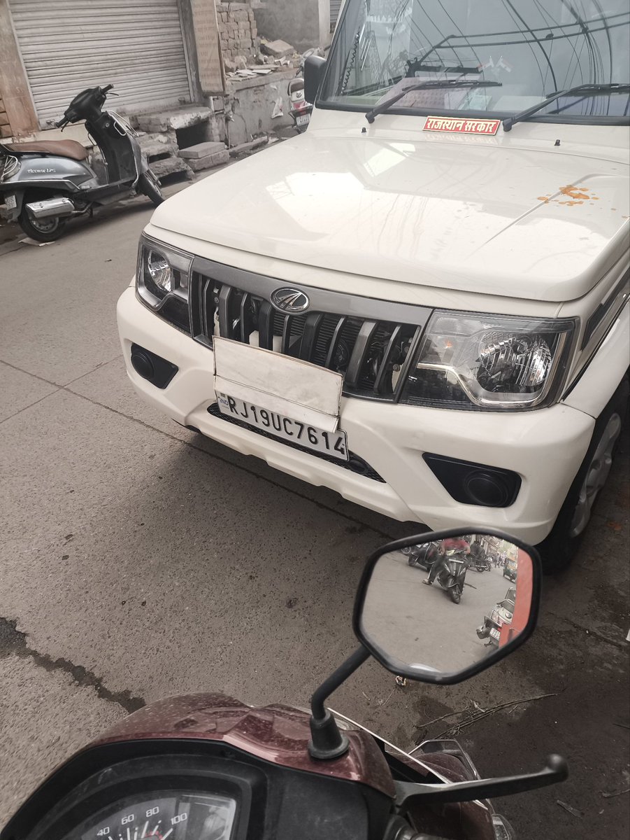 Upendrajoshi4's tweet image. Rajasthan govt k VIP person, jha chahe wha gaadi park kr skte hea, 
Sarkar k naam pr puri man marzi hea, kisi k bhi ship-office k bahar ye gaadi park kr skte hea, koi police puchegi nhi, inke liye agar koi alag niyam toh btaye? @RajCMO @CP_Jodhpur @JodhpurTrafficP @BJP4Rajasthan
