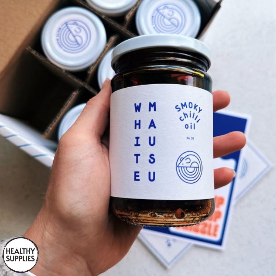 healthysupplies's tweet image. Add a flavour bomb to your meals with White Mausu's Peanut Rāyu! 🌶️🥜 Crispy garlic, roasted peanuts, sesame, gochugaru, agave, and tamari create a sweet-salty-umami blend. Perfect on eggs, noodles, or straight from the jar. #PeanutRayu #UmamiBoost
🔗 healthysupplies.co.uk/white-mausu.ht…