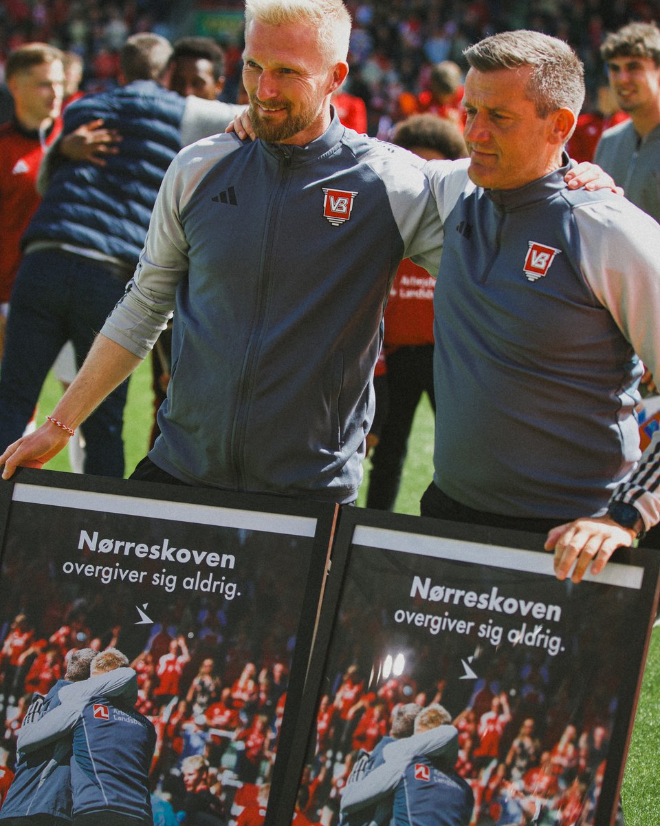 Af hjertet tak. Et forår, som ingen VB'er nogensinde glemmer.
Steffen Kielstrup og Johnny Mølby.
#VejleB #sldk