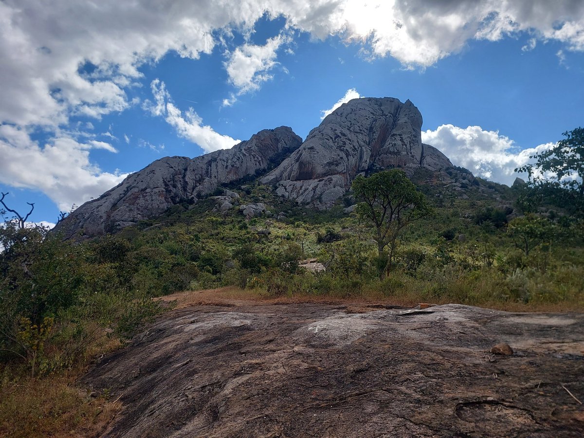 IrvinMangulama's tweet photo. Ran 34km, conquered Nkhoma mountain afterwards. The Earth has music for those who listen. Today, I tuned in.
#WeekendHike #FetchYourBody2025
#HikingDiaries #NkhomaMountain https://t.co/2VgDQYsFSU