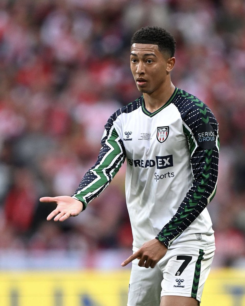 Jobe Bellingham vs. Sheffield United:

100% long pass accuracy 
100% tackles won 
91% pass accuracy 
75% aerial duels won
66 total touches 
11 ball recoveries 
1 chance created 
1 block 
1 shot 

A massive shift in the middle of the park. 💪

#EFL | #SAFC