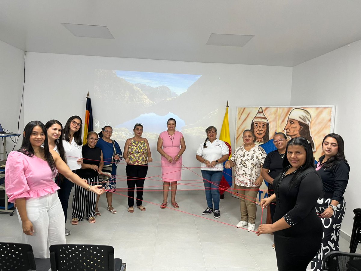 Adrianacg87's tweet photo. @ElOIRdelaRegion Iniciamos #TejiendoBienestar en Santa Marta con la etapa de acogida del OIR. Presentamos sus componentes y la Cátedra Miguel Ramón Martínez, promoviendo el diálogo, la memoria y la sanación con mujeres víctimas del conflicto. #SaludMental #Emprendimiento https://t.co/XXen1dkqlU