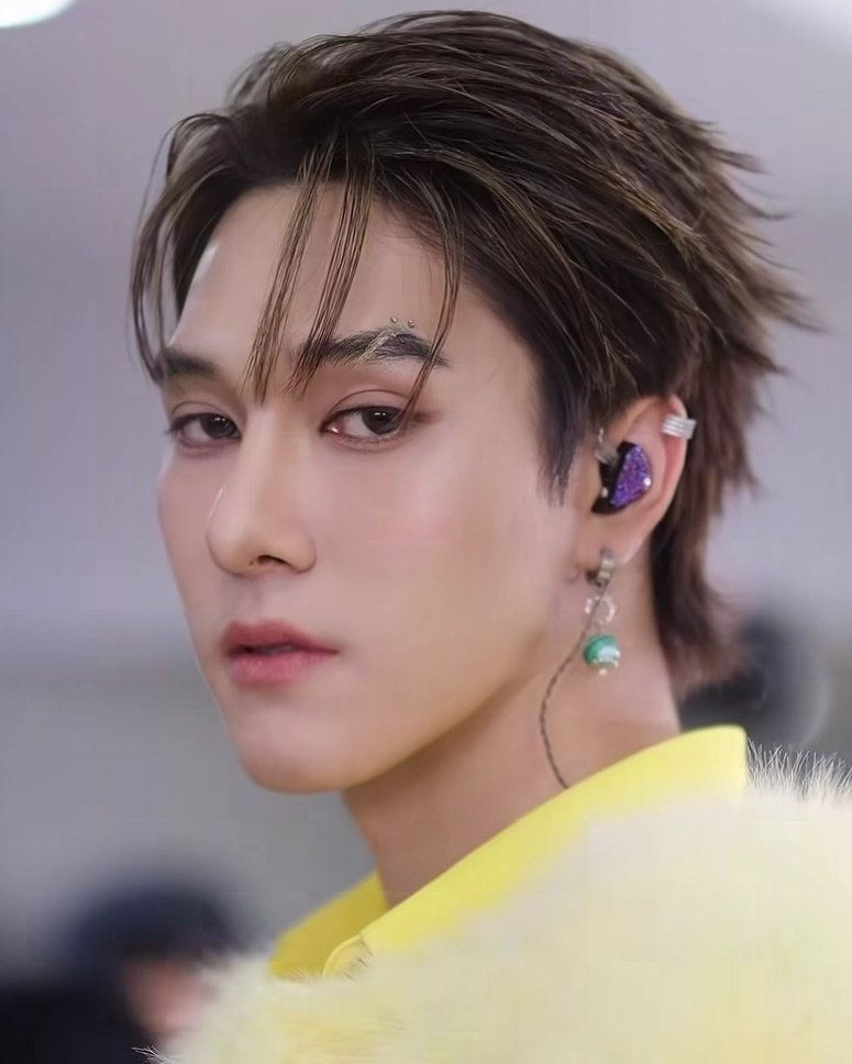 บากคิ้วเหมือนกันแต่พนตโคตรเมะ นานิโคตรควีน งง ซ้ายสุดกะขวาสุดของตึกปะ