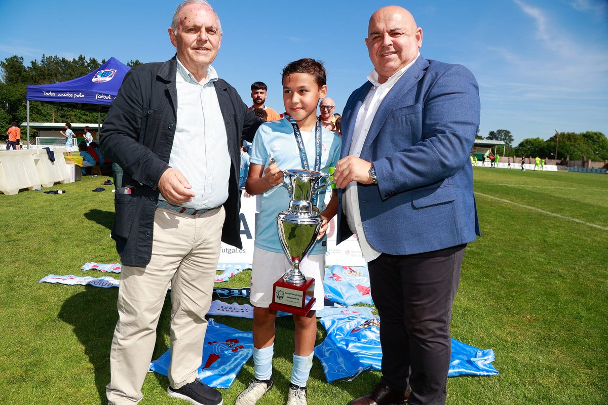 🎊 ℙ𝕒𝕣𝕒𝕓𝕖́𝕟𝕤, <a href="/CanteiraCeleste/">Canteira Celeste</a> 
 
🏆 O <a href="/RCCelta/">RC Celta</a>, novo CAMPIÓN GALEGO benxamín en Vilalba

💙 Parabéns, CAMPIÓNS!