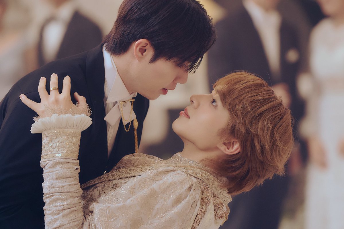 จ้อง..ควง..คว้า..ล้ม ตามสเต็ปคณินทร์ เรามันเริ่ดจริง ๆ
TNP THE ROYAL BALL
#TheNextPrinceEP4