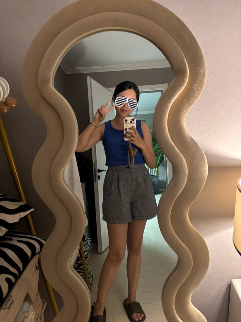 第一次自己单线联系单线约✅，体验很新很有趣！也因为是新体验，实际内心戏很多也会有紧张，但…把自己交给感觉吧～坦诚一点不也是新体验的一部分嘛
事实证明，感觉没错！🤗
（在小哥哥家的偷偷自拍😜