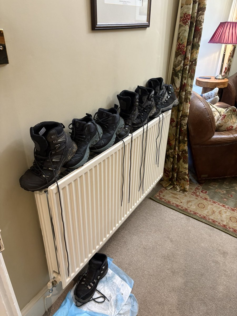 Staceyk51's tweet image. We did it 🎉 

Helvellyn ✔️
950metre mountain ✔️
27,000 steps ✔️
7.2 miles ✔️

Special thanks to everyone who has donated to my #6For6 events for @mndassoc in memory of mum 💙🧡 

Still time to make a difference here:

lnkd.in/erihnGVX

Thank you 🙏