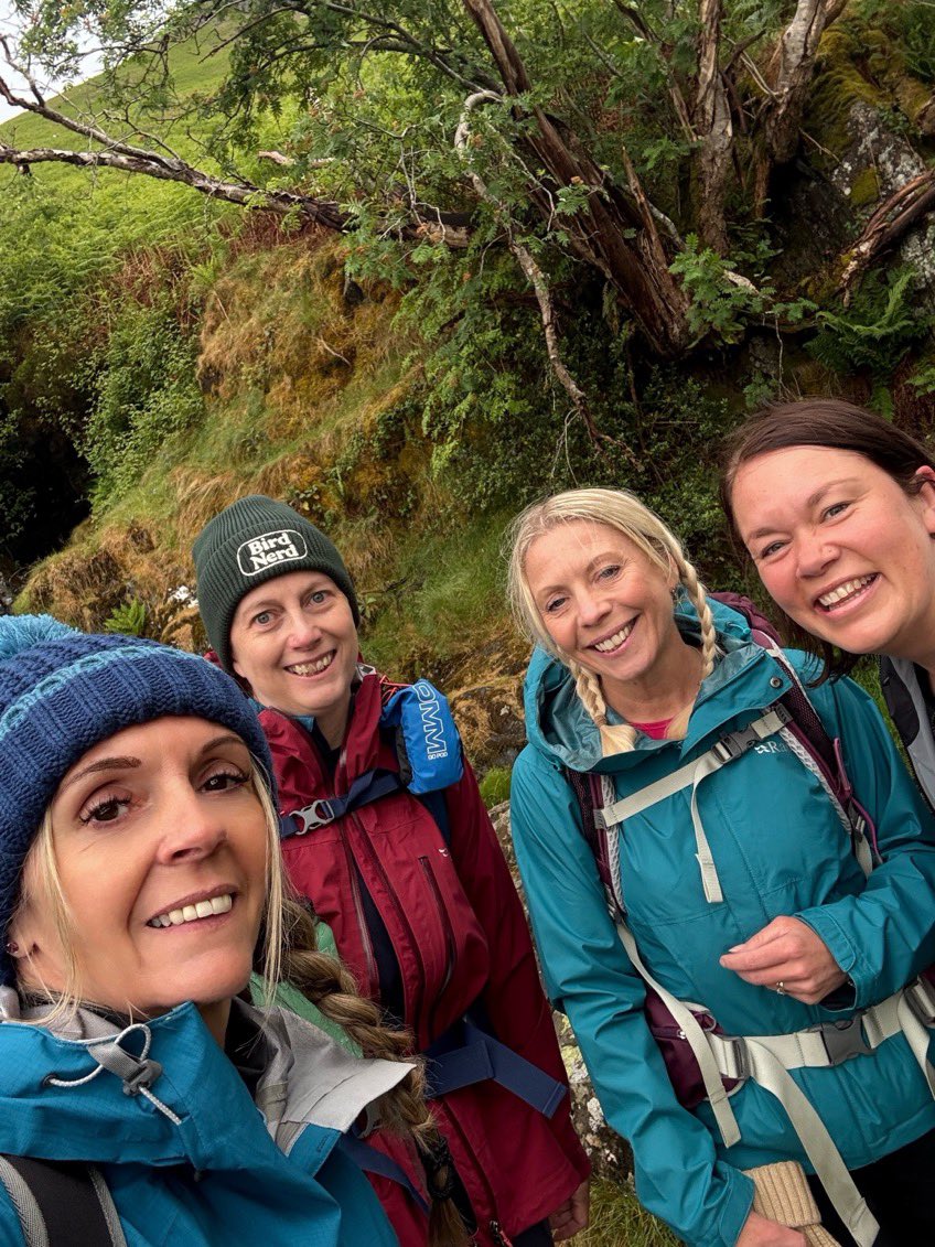 Staceyk51's tweet image. We did it 🎉 

Helvellyn ✔️
950metre mountain ✔️
27,000 steps ✔️
7.2 miles ✔️

Special thanks to everyone who has donated to my #6For6 events for @mndassoc in memory of mum 💙🧡 

Still time to make a difference here:

lnkd.in/erihnGVX

Thank you 🙏