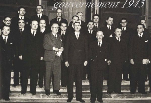 Un peu d’histoire pour notre petit Louis en culottes courtes… Le Général de Gaulle (tu vois qui c’est ?) disait : « Il est vrai que les communistes ont combattu, et qu’ils ont payé cher leur engagement » (C’était De Gaulle, Peyrefitte). Ta flasque est à l’image de ton