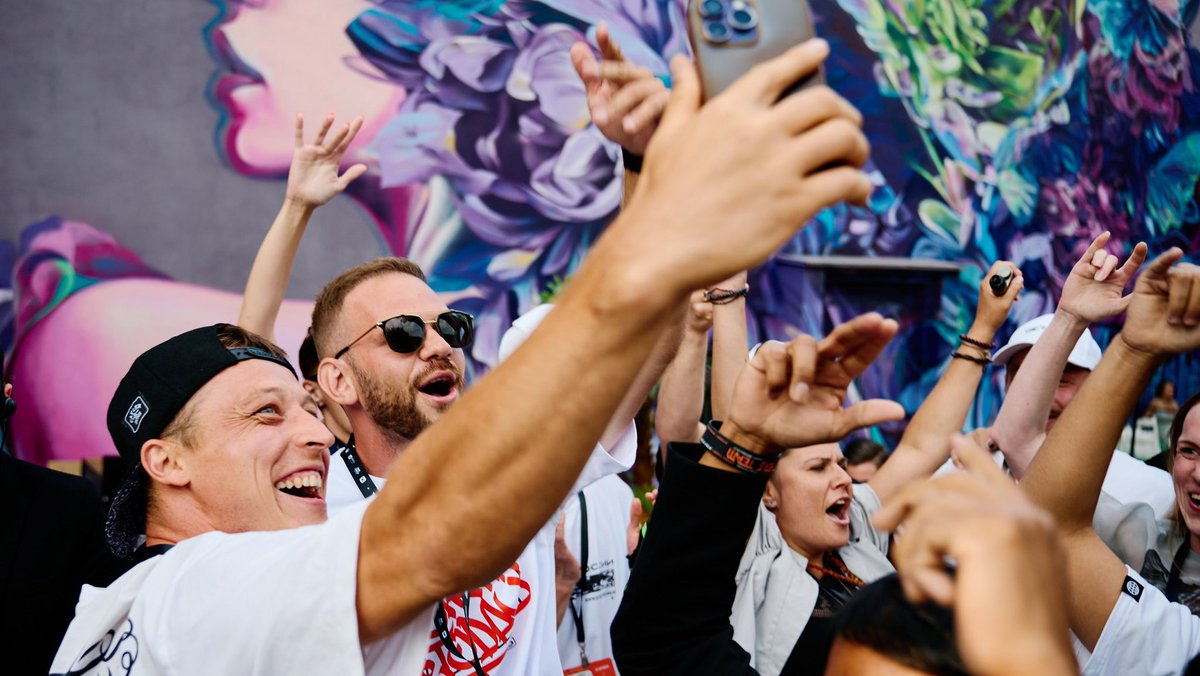 🌍 Concurso internacional “KARDO”
es el primer premio mundial dedicado a la cultura urbana y el deporte callejero: rap, graffiti, skate, parkour, hip-hop y más

🇨🇱 Participa en la etapa nacional en Chile
📍 7 de junio, Cerro Navia
y llega a la Gran Final en Rusia
📅 20–24 de