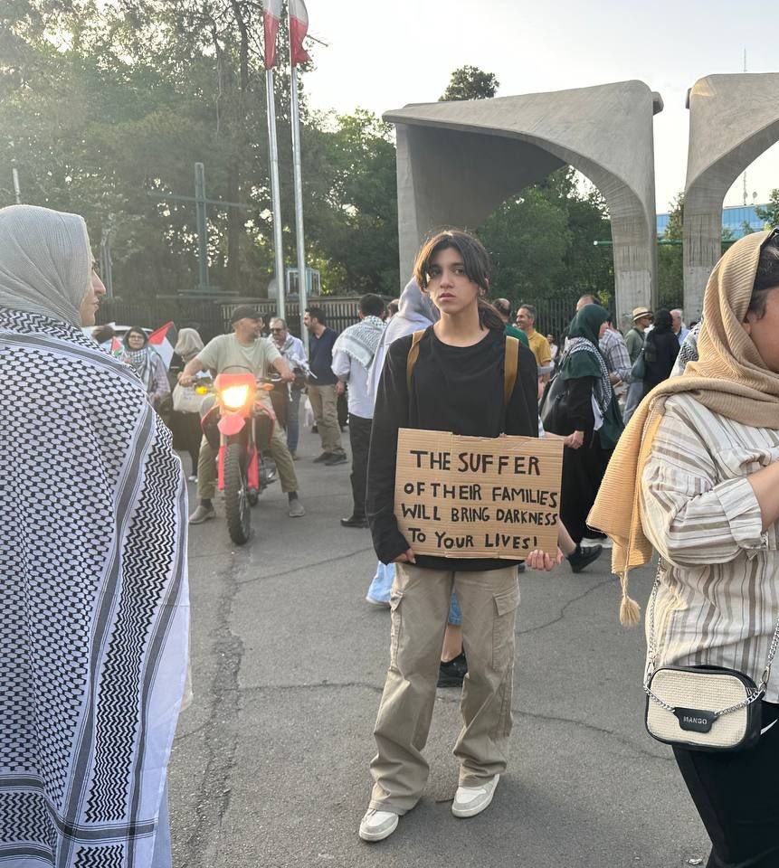 تقریبا تمام آدمای این مدلی بعد از گرفتن لیسانس مهاجرت می‌کنن آمریکا.