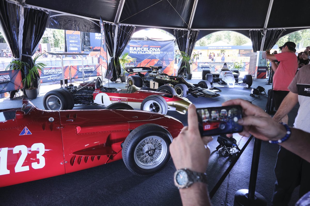 SoyMotor.com (@soymotor) on Twitter photo Inaugurado el F1 Barcelona Fan Village 2025 en la Plaça Catalunya.
➡️ Desde hoy, el espacio está abierto a todo el mundo desde las 12 hasta las 21 horas.
#F1 #SpanishGP <a href="/Circuitcat_es/">Circuit de Barcelona-Catalunya</a> Inaugurado el F1 Barcelona Fan Village 2025 en la Plaça Catalunya.
➡️ Desde hoy, el espacio está abierto a todo el mundo desde las 12 hasta las 21 horas.
#F1 #SpanishGP <a href="/Circuitcat_es/">Circuit de Barcelona-Catalunya</a>