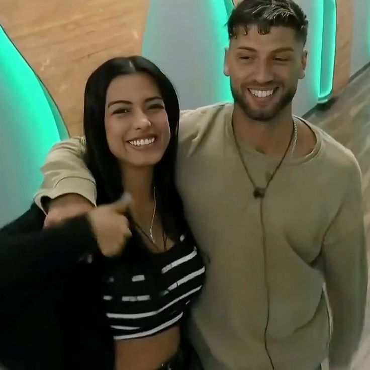 LOS ÚNICOS AMIGOS QUE DESDE EL 2 DICIEMBRE JAMAS SE PELEARON E INSULTARON.

Todos los demás son: COTILLÓN.

#GranHermano