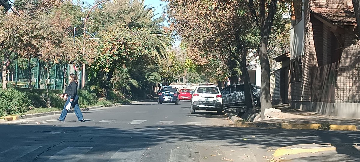 GGutierrezmza's tweet photo. Estuve 5 minutos en el ex acuario grabando un vídeo y en ese tiempo (qué casualidad) pasó justo un móvil de preventores y otro de la policía. 
Creo que encontré el problema a la inseguridad, que los concejales de la oposición visiten lugares "inhóspitos" para la intendencia. https://t.co/Dzej2PTWp7