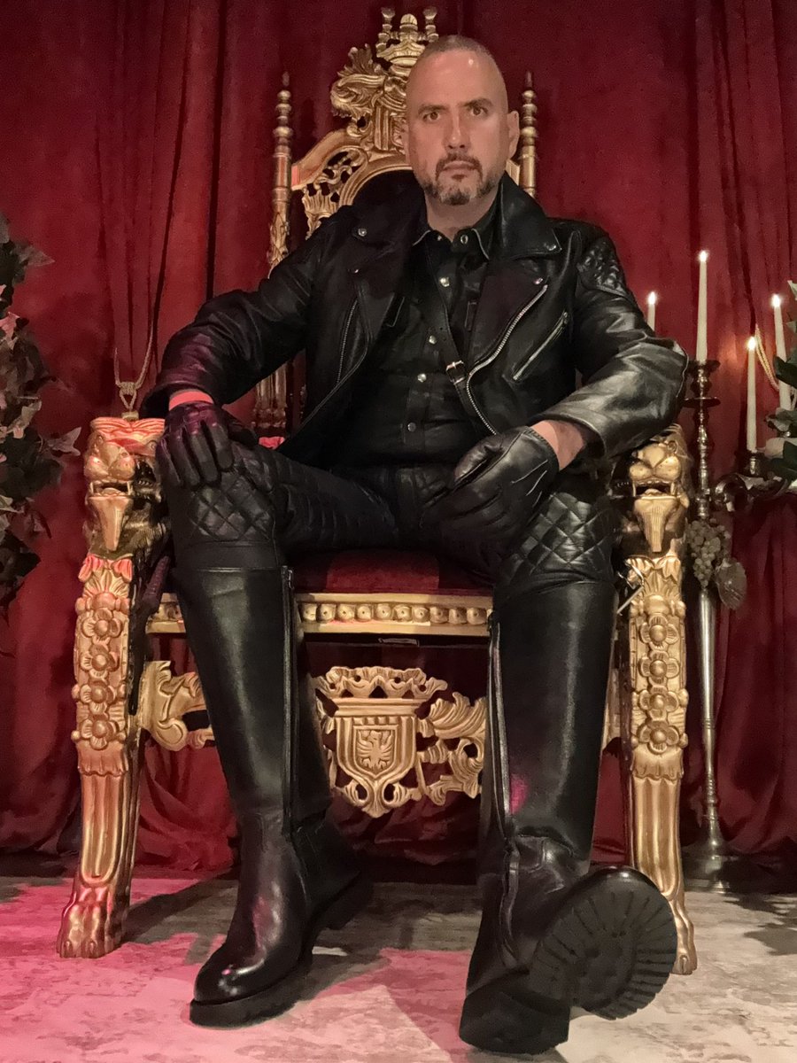 Now <a href="/HOM_Studios/">HOM Studios</a> has a throne room, it felt only right to try it out.