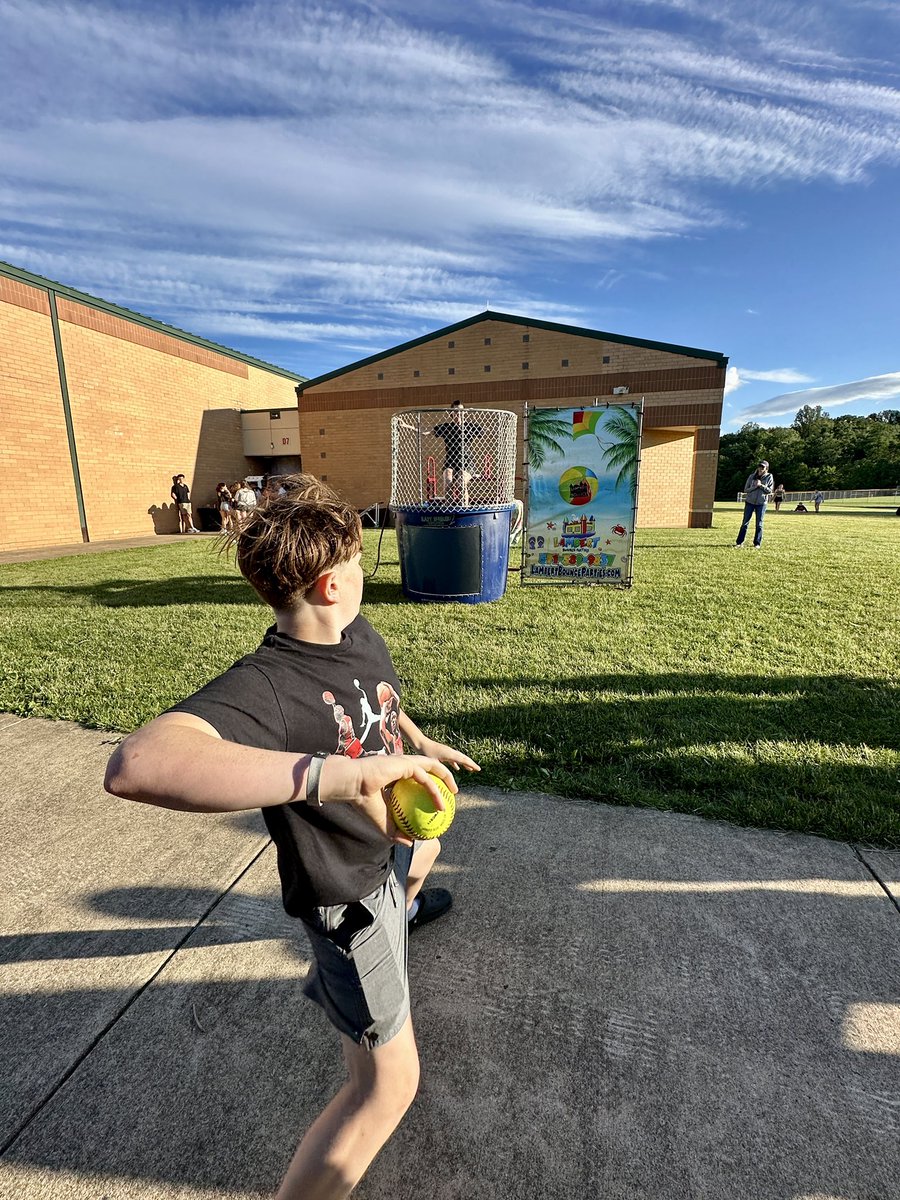 𝔸𝕦𝕓𝕦𝕣𝕟 𝕄𝕚𝕕𝕕𝕝𝕖 𝕊𝕔𝕙𝕠𝕠𝕝 tweet media