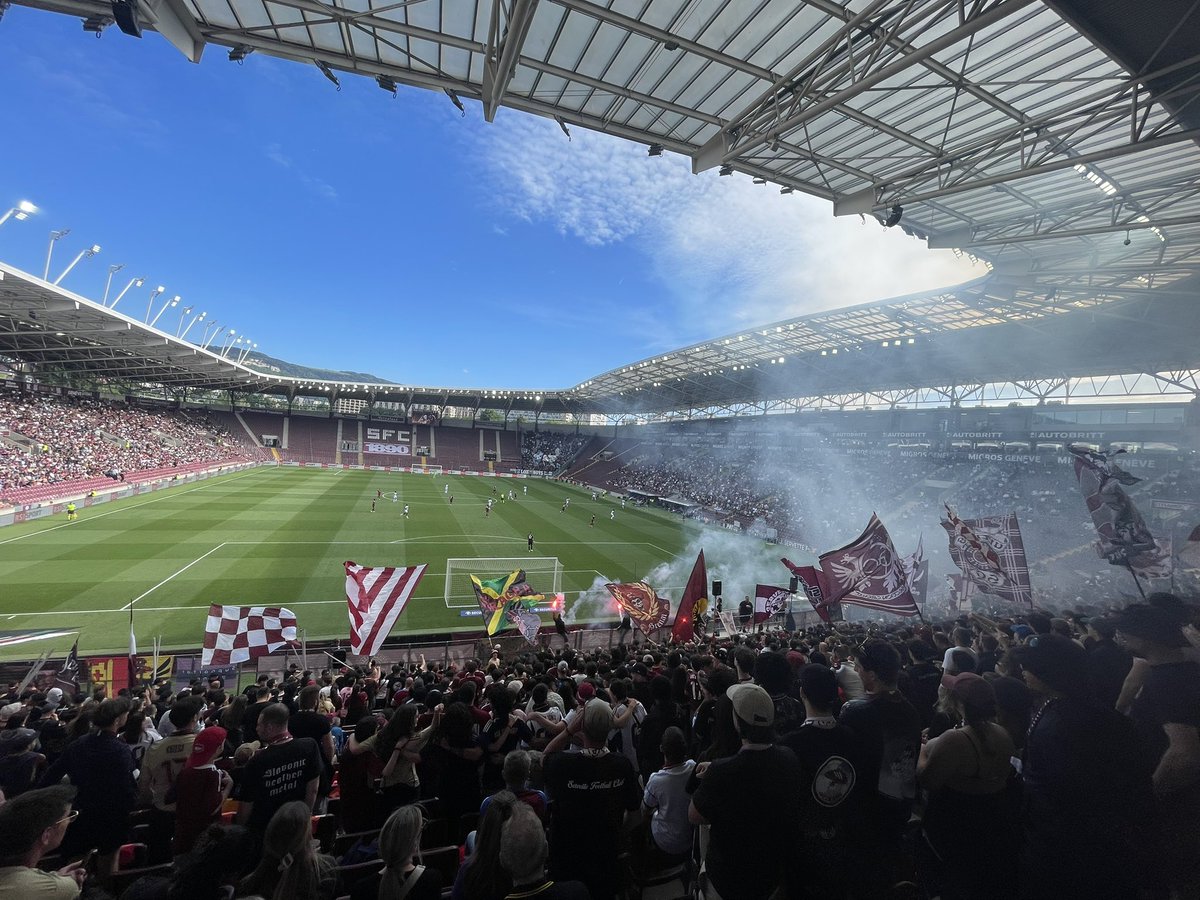 HERJAYY_'s tweet photo. « Étape 2/2. LE Derby du Lac Léman 🔥🇨🇭»
📅: Servette FC / FC Lausanne-Sport
⚽️: Samedi 24 mai
🏟: Stade de Genève
🏆: Super League
📸: Tribune
🚗: 89°
🌎: 4° pays : 🇨🇭
= 🇩🇪🇪🇸🇮🇹
#SuperLeague #Groundhopping #SFCFCLS https://t.co/iOAq82wr0d