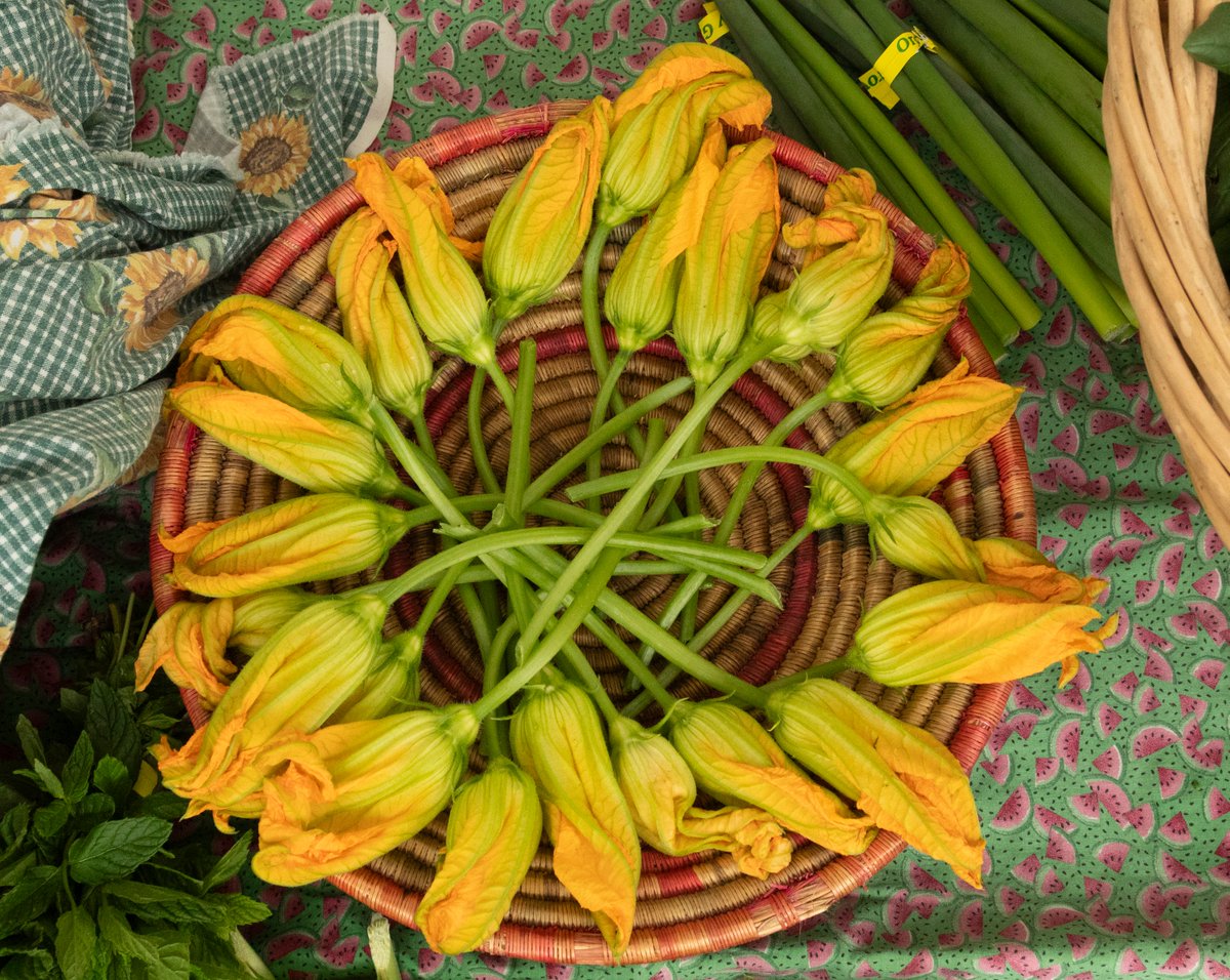 There's no beauty like farmers market beauty. 

@gatheringtogetherfarm

#beavertonfarmersmarket