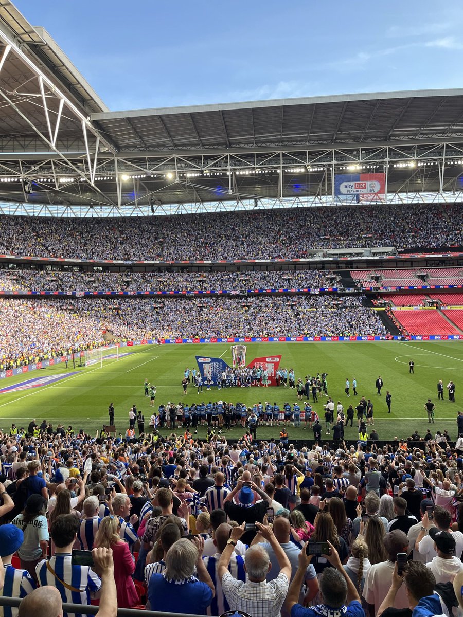 max_howson's tweet photo. Thats what it looks like to win at Wembley piggies 😂😂 #swfc #sufc https://t.co/tdjJaPHkHt