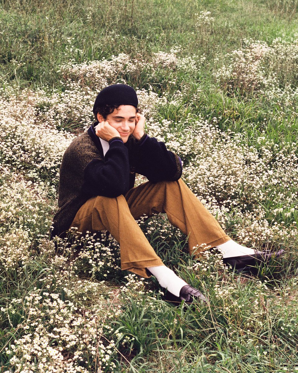 ⋆｡˚✧ Between these pages, I’ve hidden a thousand little love stories —
☕ come find one meant just for you.
⋆｡˚✧ Let’s get lost in books… and maybe in each other.

↻ RT to share the magic and find your next favorite story.