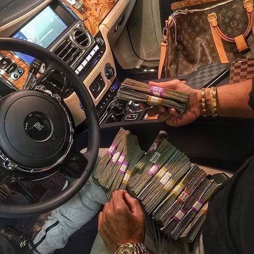 كثير من الشباب اليوم على تيك توك وانستجرام وفيسبوك وحتى يوتوب متحمسين بزيادة ويتحدثو عن التداول كوسيلة لتغيير حياتك وكأداة للحرية المالية،بالنسبة لي بعد اكثر من 10 سنوات في السوق وتجربة مختلف طرق التداول أرى انه لا يتعدى كونه وسيلة لتحقيق بعض الارباح الجانبية،هذا في احسن الأحوال.