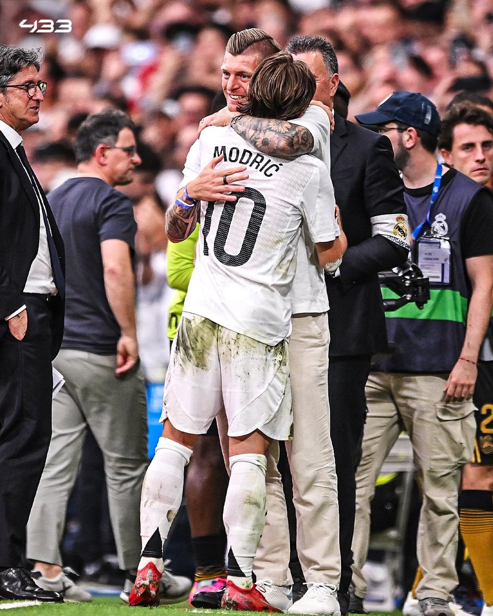 433's tweet photo. Of course Kroos had to be there for this special moment 🥹🫂 https://t.co/9Rot5oQtd9