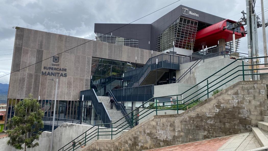 SubLGBTI's tweet image. En el evento “Tu Identidad, Tu Derecho” en el SuperCADE Manitas, desde la Subdirección para Asuntos LGBTI se ofertan servicios y se invita a la ciudadanía a conocer las Casas #LGBTI de Bogotá, espacios seguros y libres de discriminación. 🏳️‍⚧️🏳️‍🌈

#AquíSíPasa