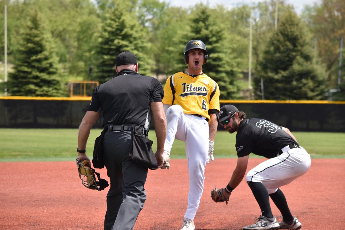 Another lead off triple for Schill in the 3rd inning!!! He scored on a Shiu SAC fly.  

End 3- UWO 4, UWW 1